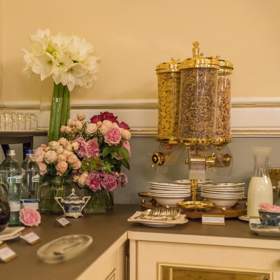 Hotel Bernini Palace Флоренція Екстер'єр фото A cereal dispenser