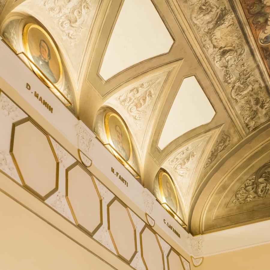 Hotel Bernini Palace Флоренція Екстер'єр фото The ceiling of the main hall