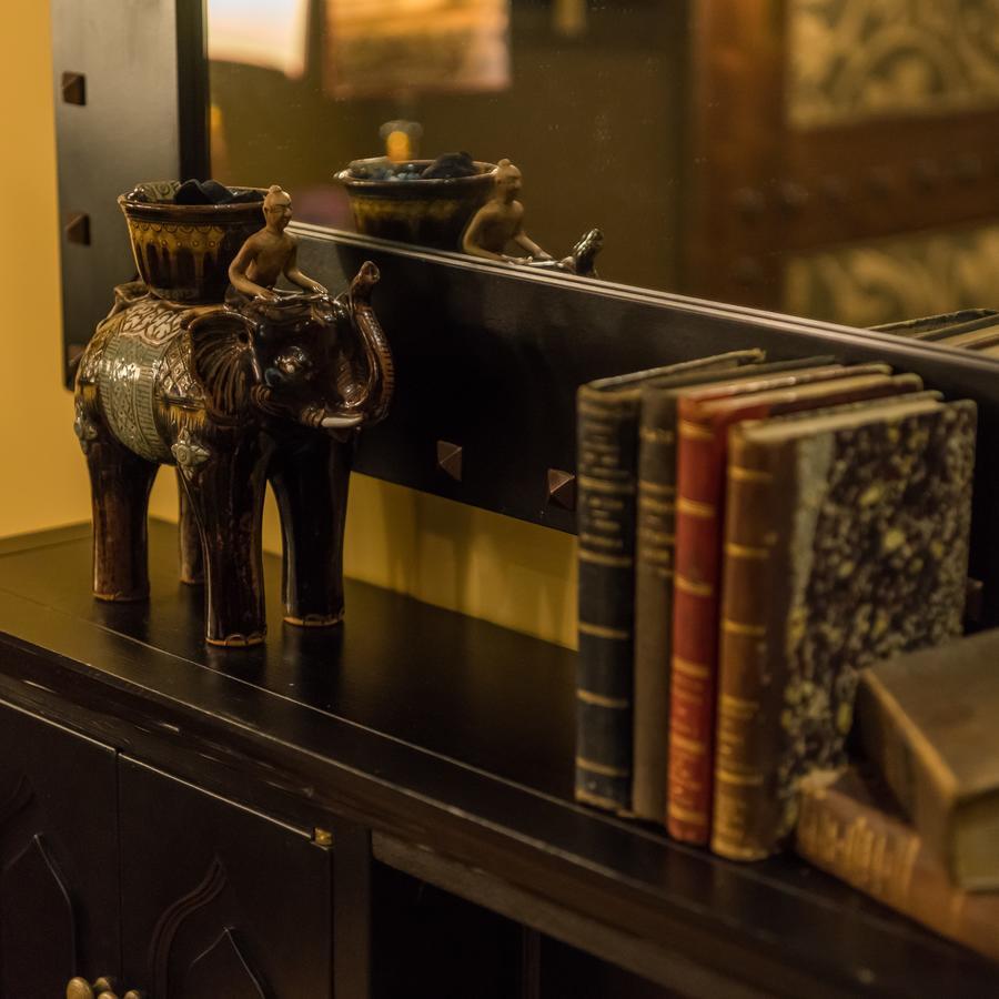Hotel Bernini Palace Флоренція Екстер'єр фото A collection of books on a table