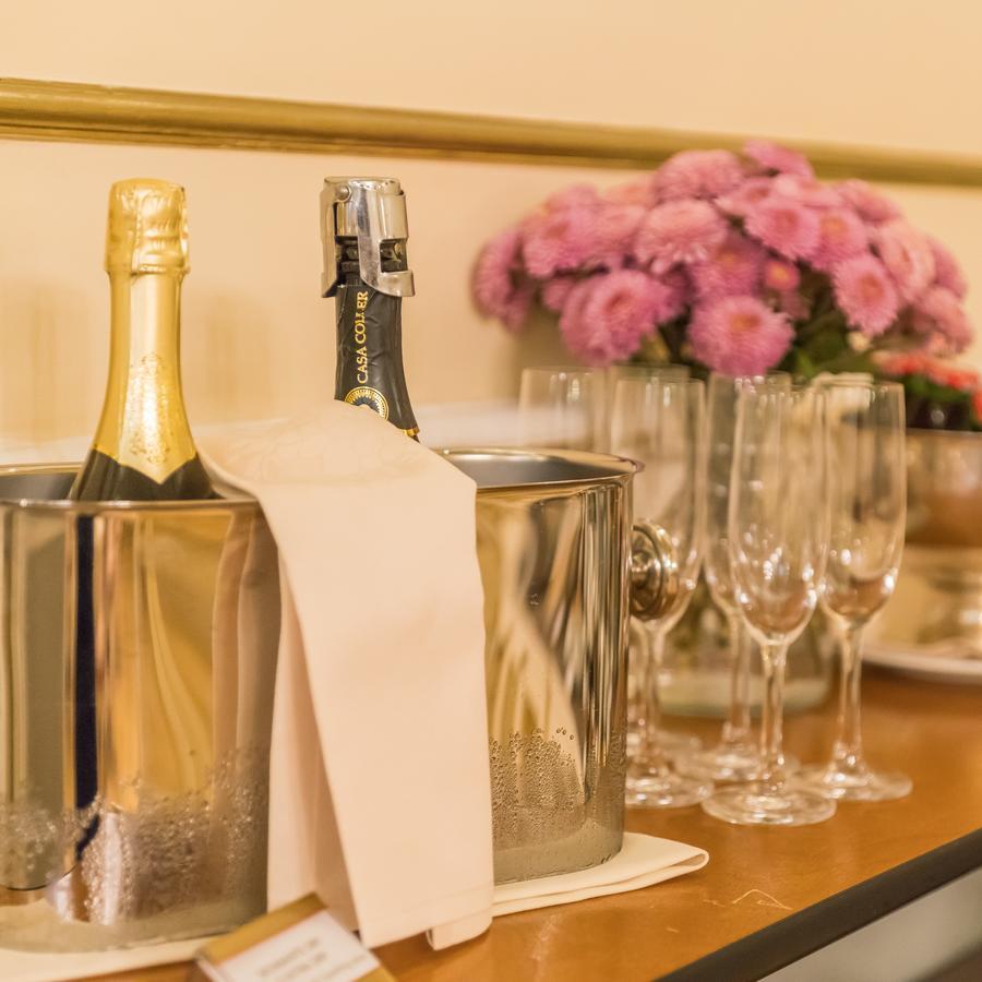 Hotel Bernini Palace Флоренція Екстер'єр фото A bottle of champagne in a cooler