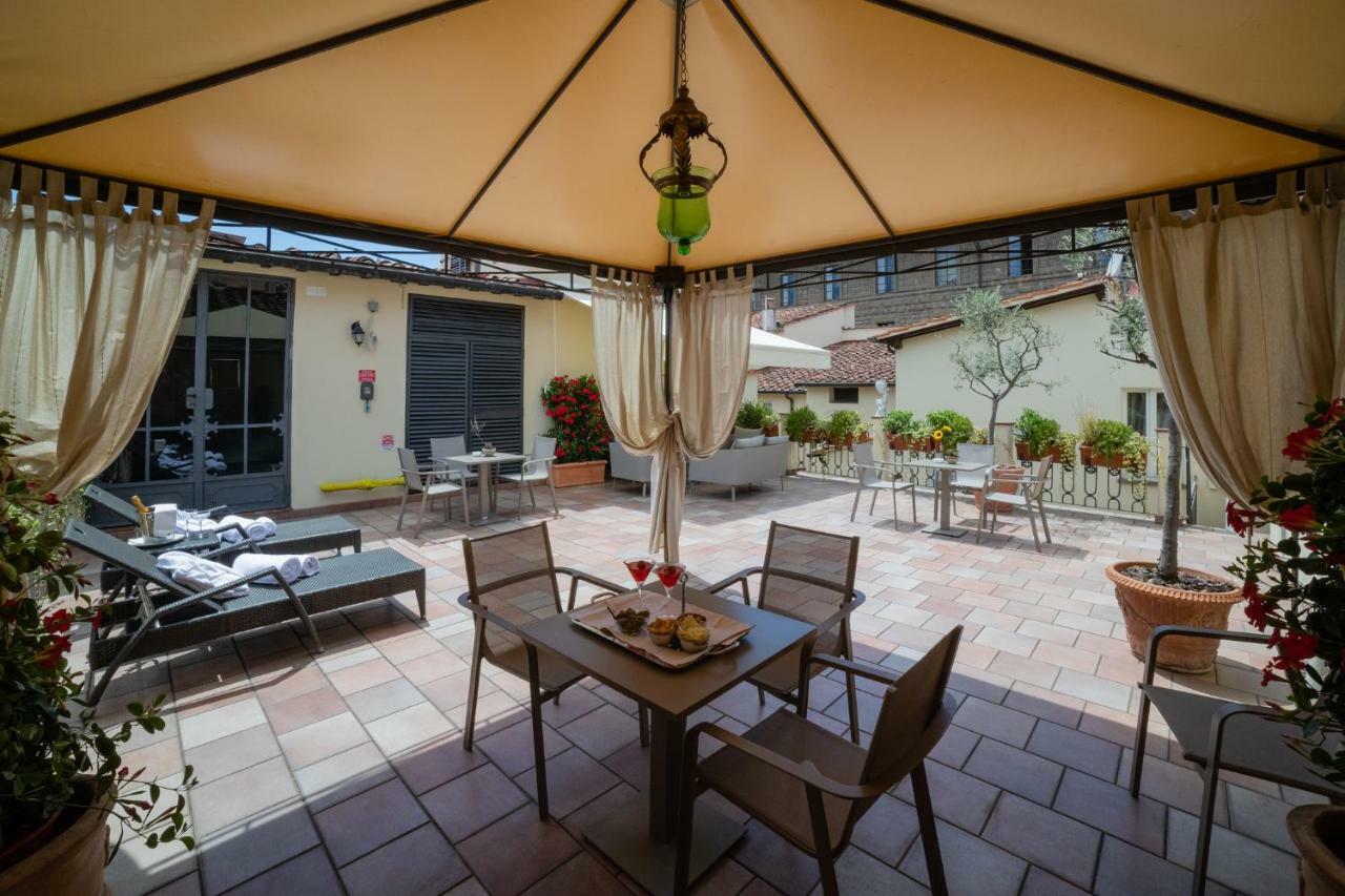 Hotel Bernini Palace Флоренція Екстер'єр фото The hotel's rooftop terrace