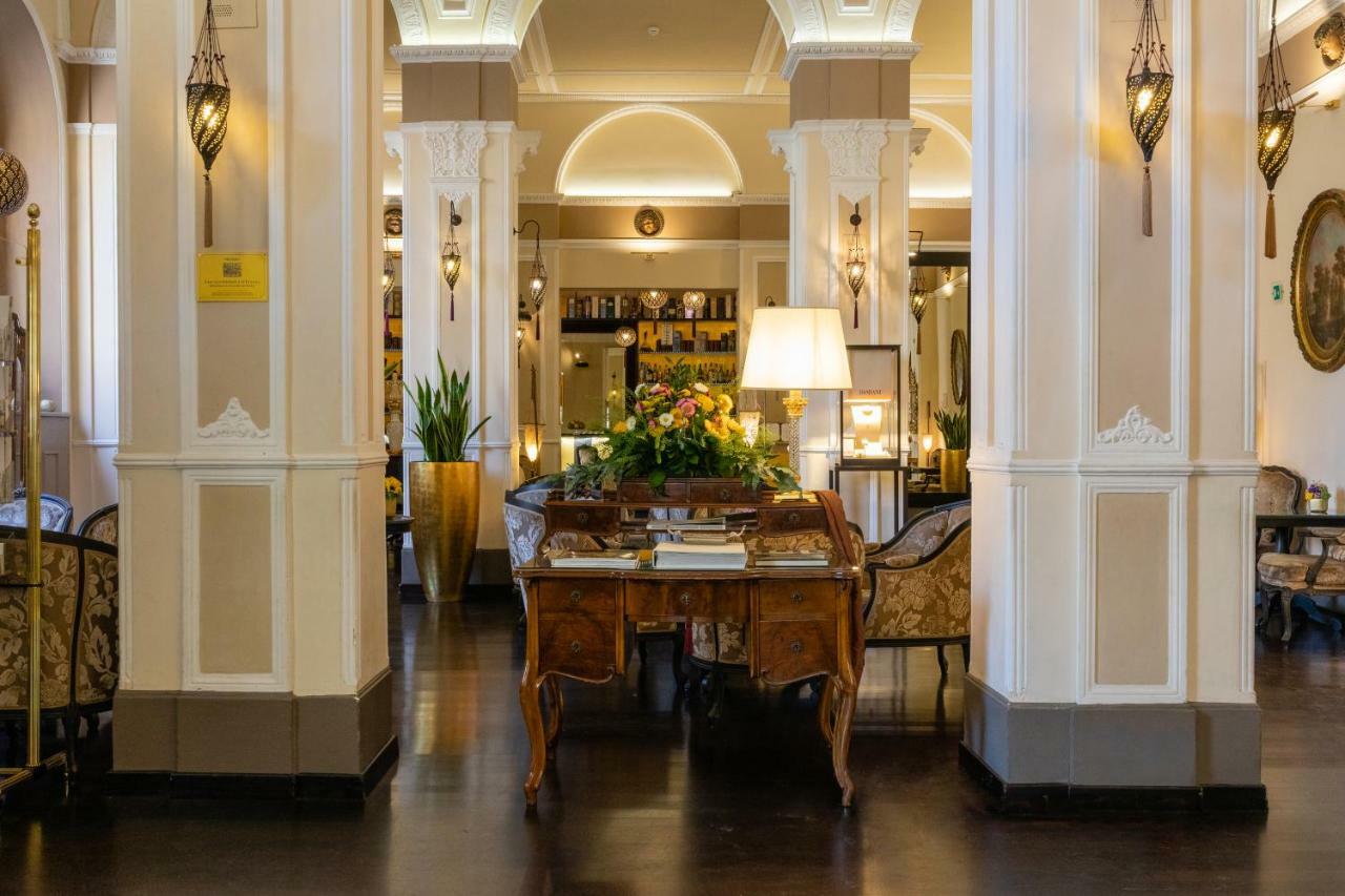 Hotel Bernini Palace Флоренція Екстер'єр фото The lobby of the hotel