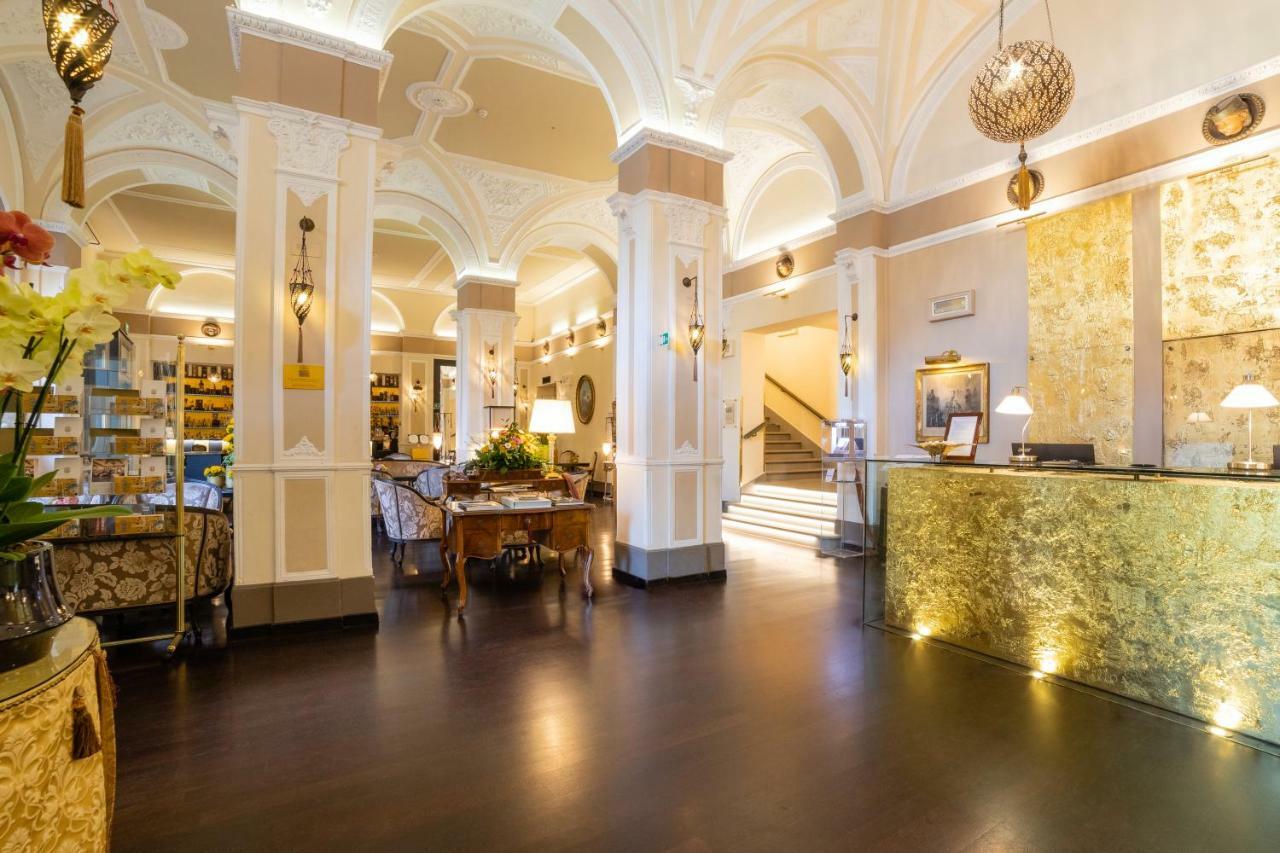 Hotel Bernini Palace Флоренція Екстер'єр фото The lobby of the hotel