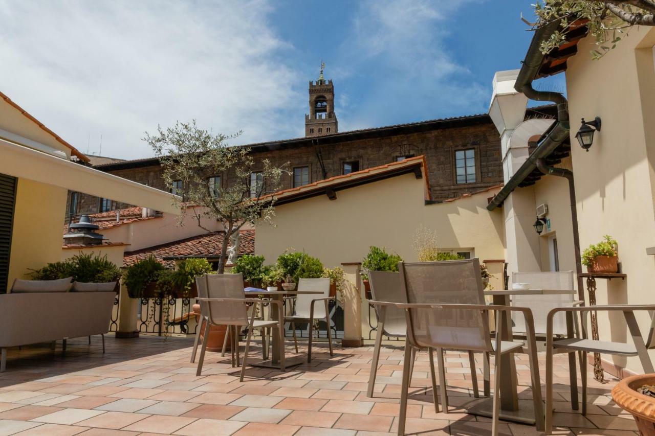 Hotel Bernini Palace Флоренція Екстер'єр фото The courtyard of the hotel
